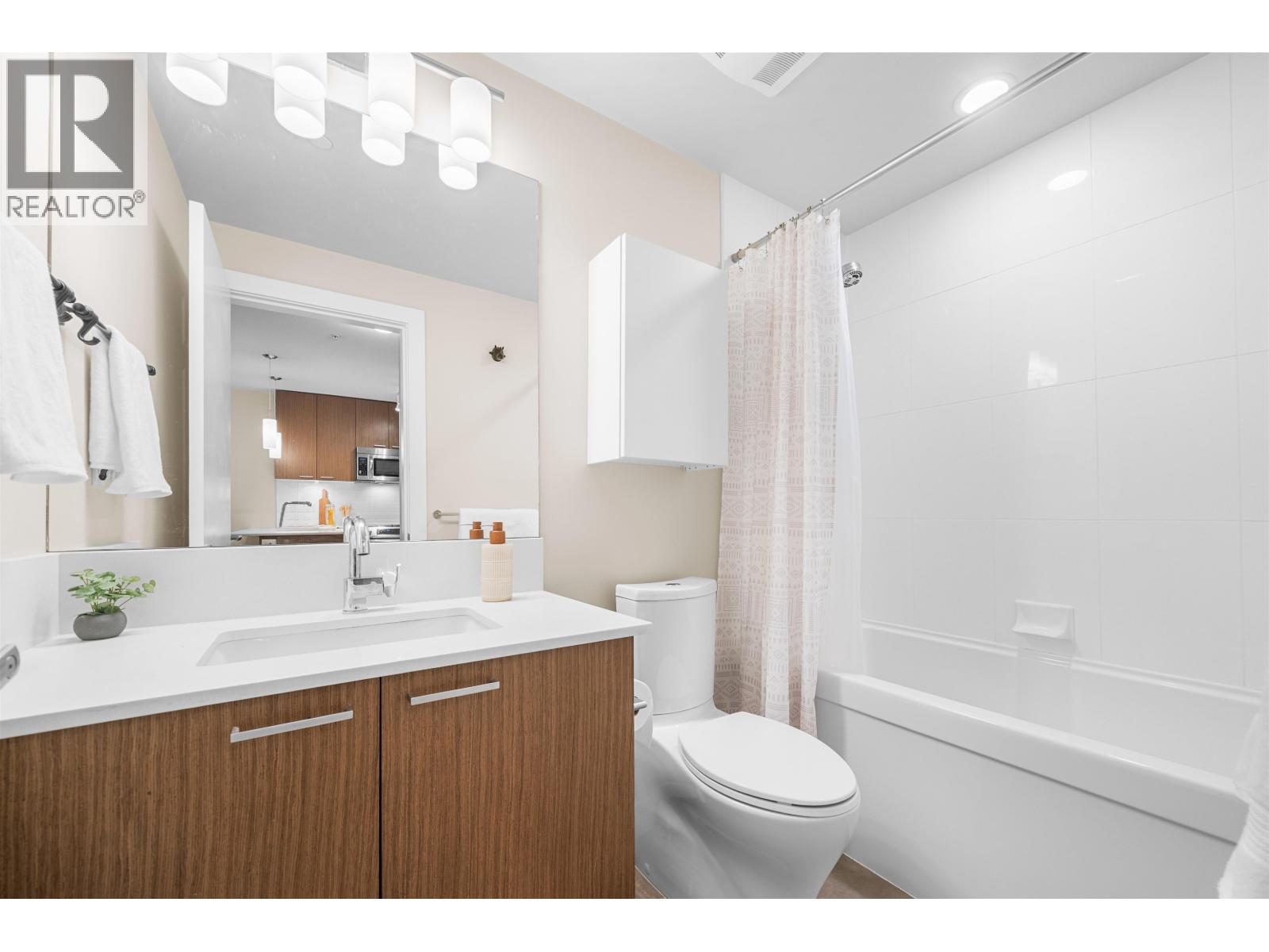 Photo 17 of 215 1330 Marine Drive, North Vancouver BC