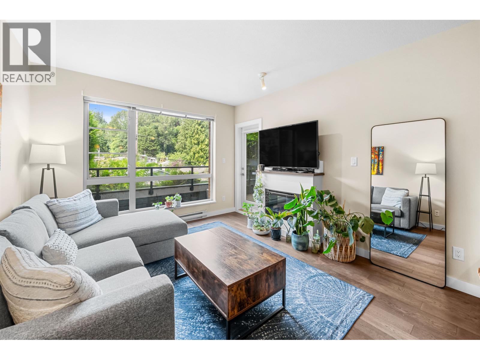 Photo 4 of 215 1330 Marine Drive, North Vancouver BC