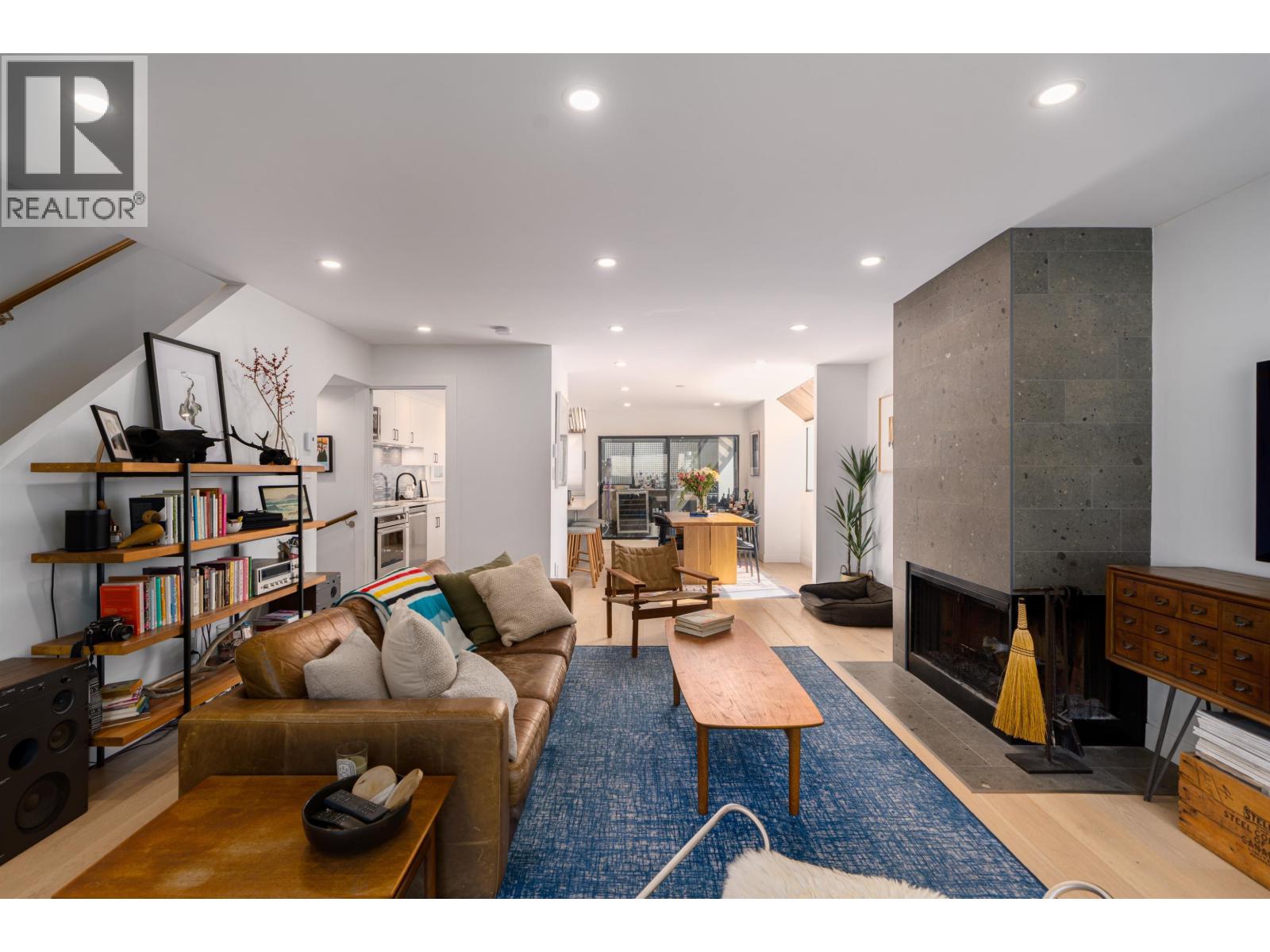 Photo 10 of 2018 Chesterfield Avenue, North Vancouver BC