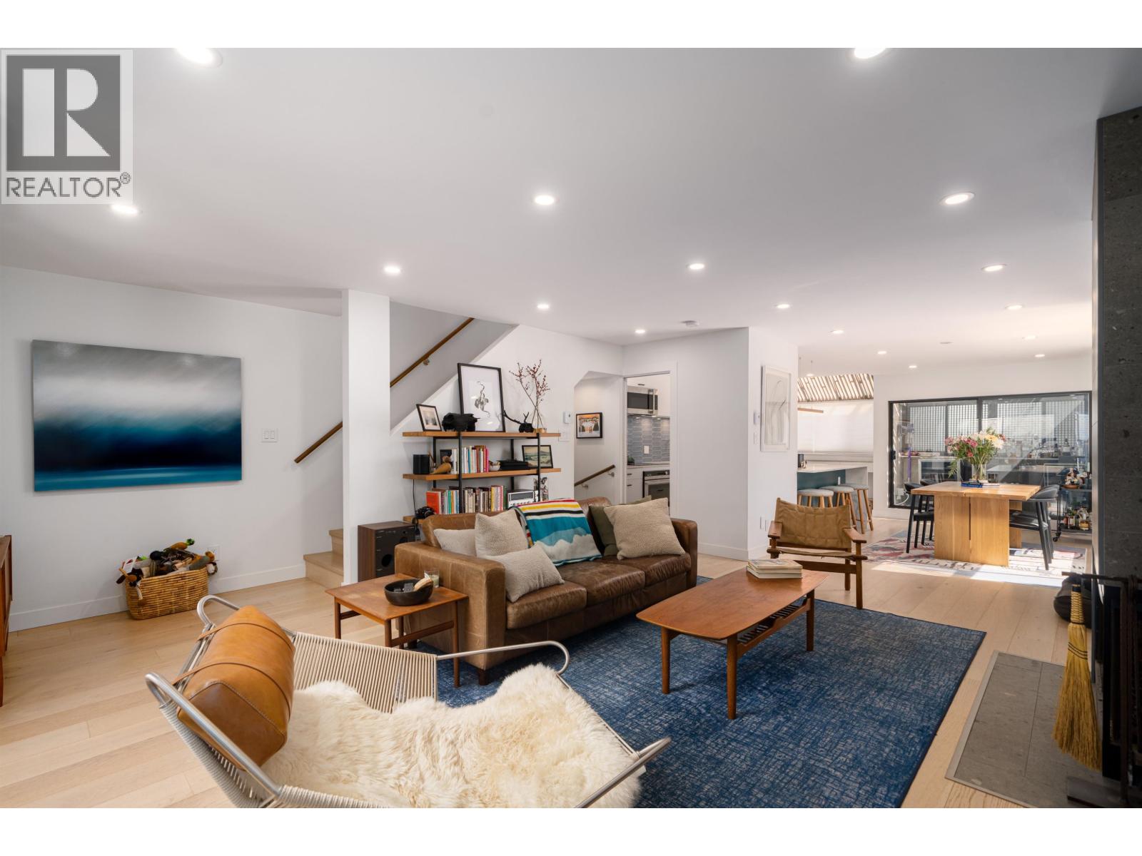 Photo 11 of 2018 Chesterfield Avenue, North Vancouver BC