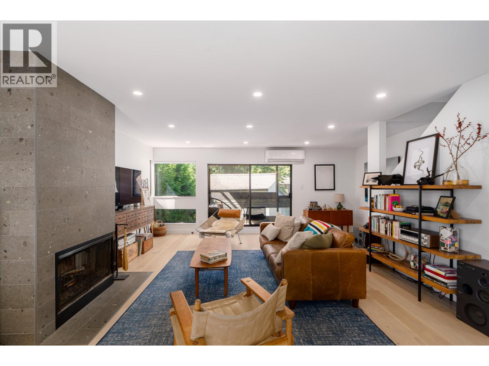 Photo 12 of 2018 Chesterfield Avenue, North Vancouver BC