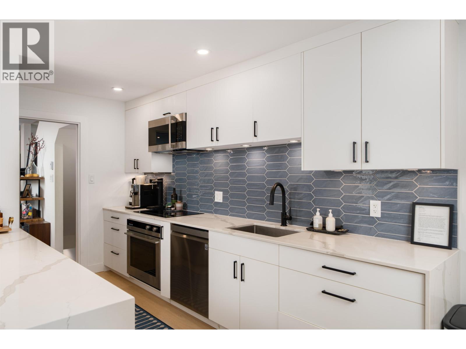 Photo 16 of 2018 Chesterfield Avenue, North Vancouver BC