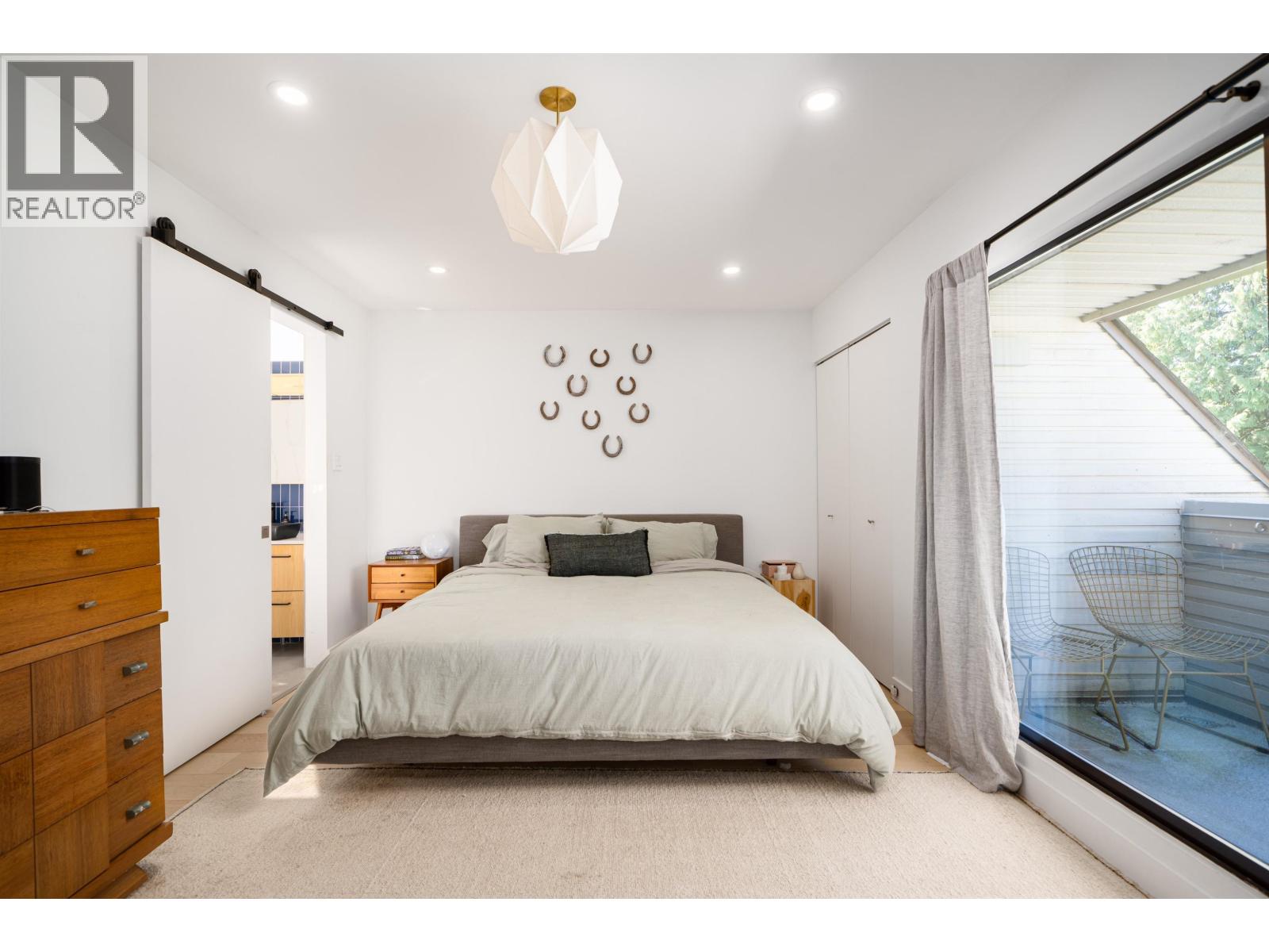 Photo 19 of 2018 Chesterfield Avenue, North Vancouver BC