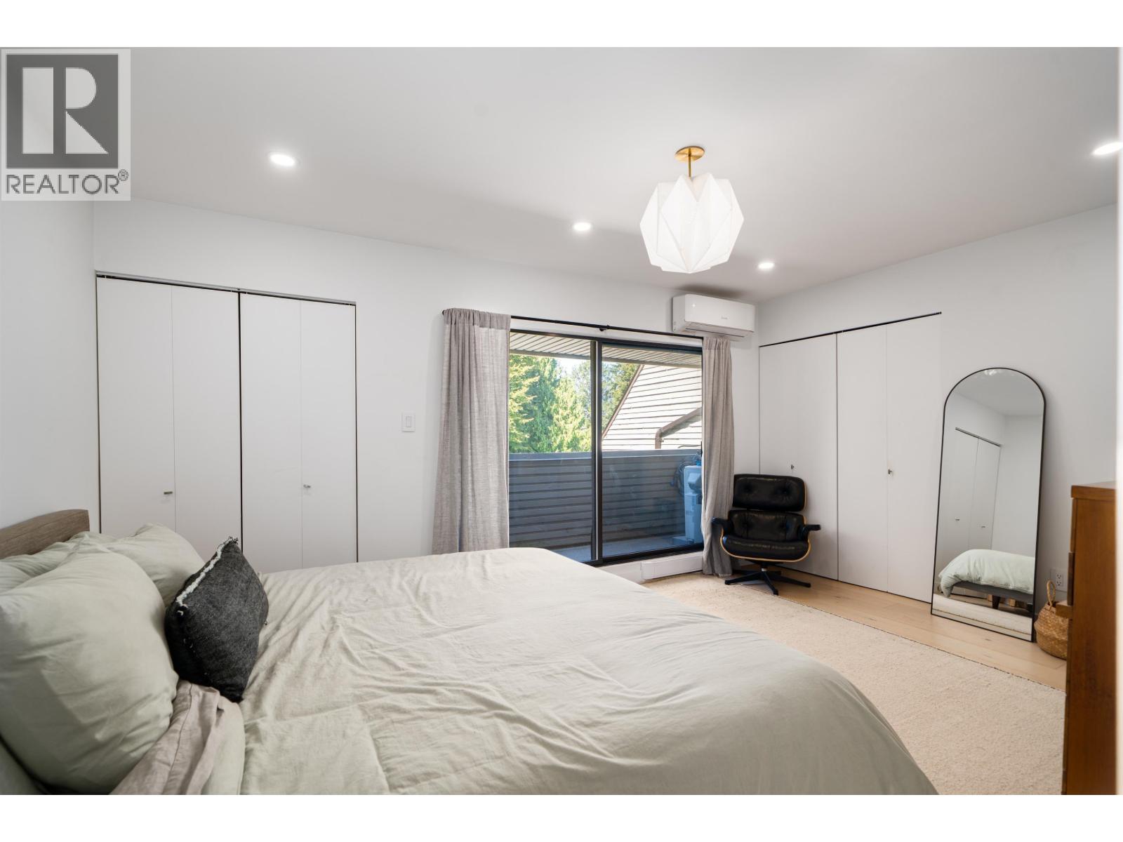 Photo 20 of 2018 Chesterfield Avenue, North Vancouver BC
