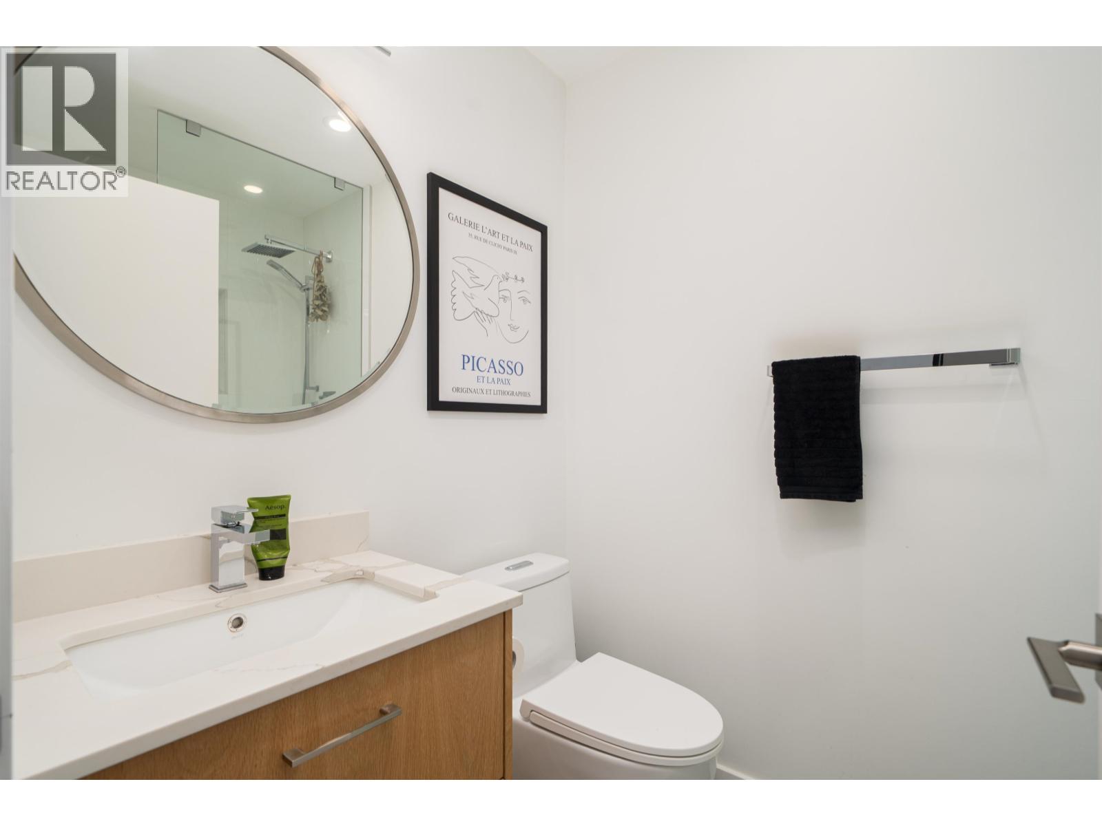 Photo 23 of 2018 Chesterfield Avenue, North Vancouver BC