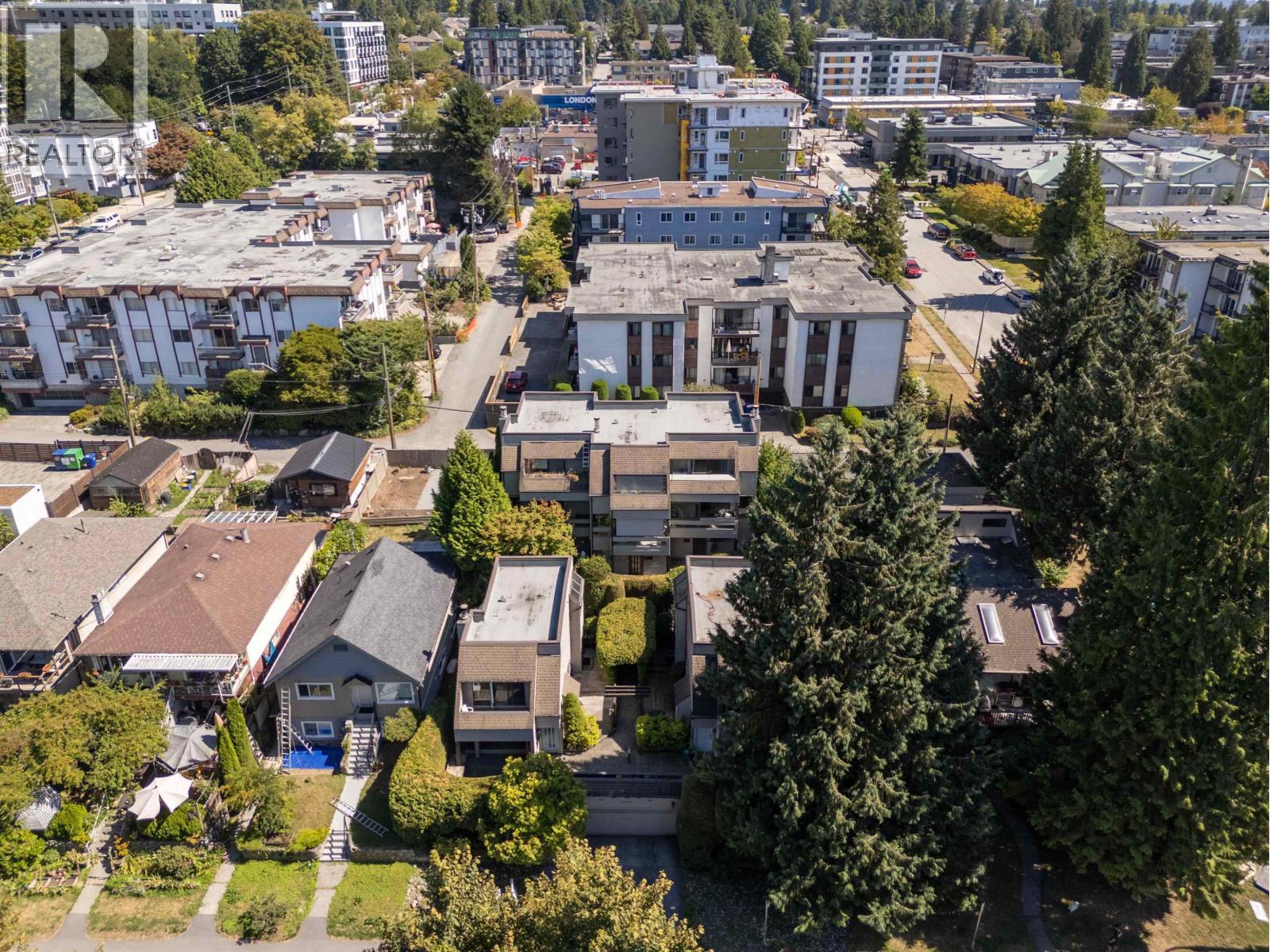Photo 27 of 2018 Chesterfield Avenue, North Vancouver BC