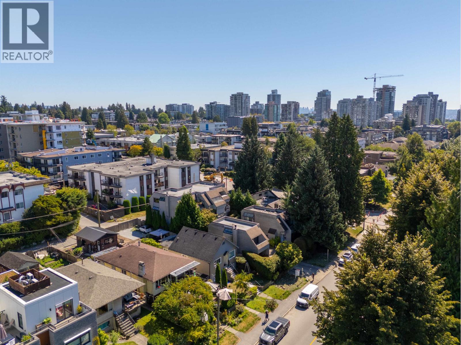 Photo 30 of 2018 Chesterfield Avenue, North Vancouver BC