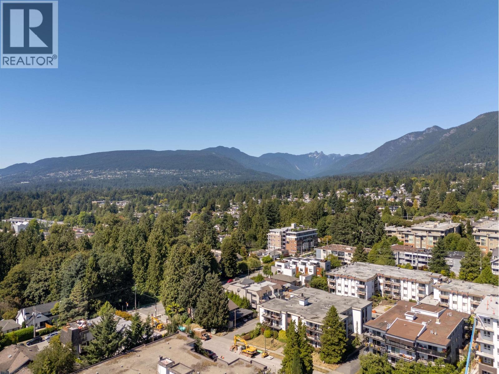 Photo 31 of 2018 Chesterfield Avenue, North Vancouver BC