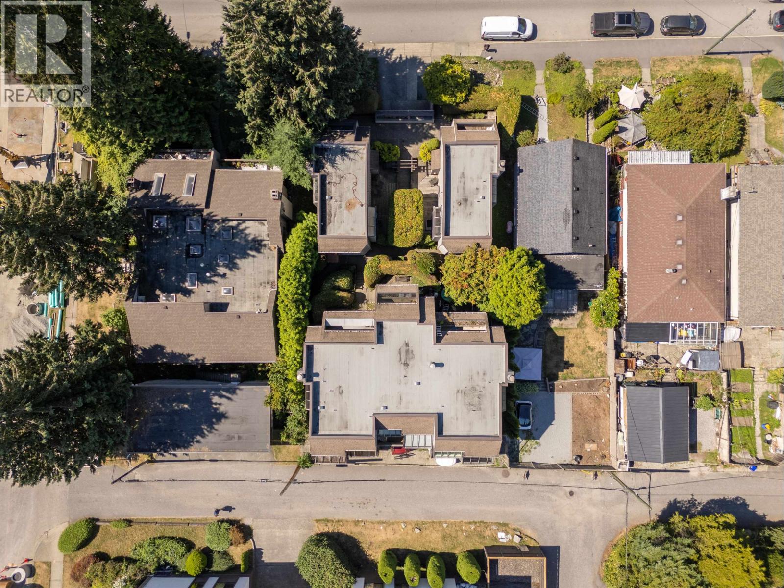 Photo 32 of 2018 Chesterfield Avenue, North Vancouver BC