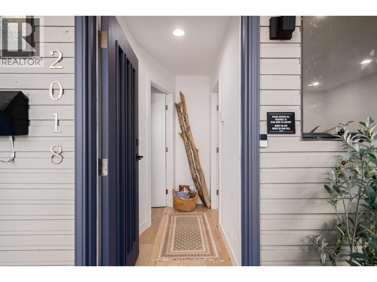 Photo 4 of 2018 Chesterfield Avenue, North Vancouver BC