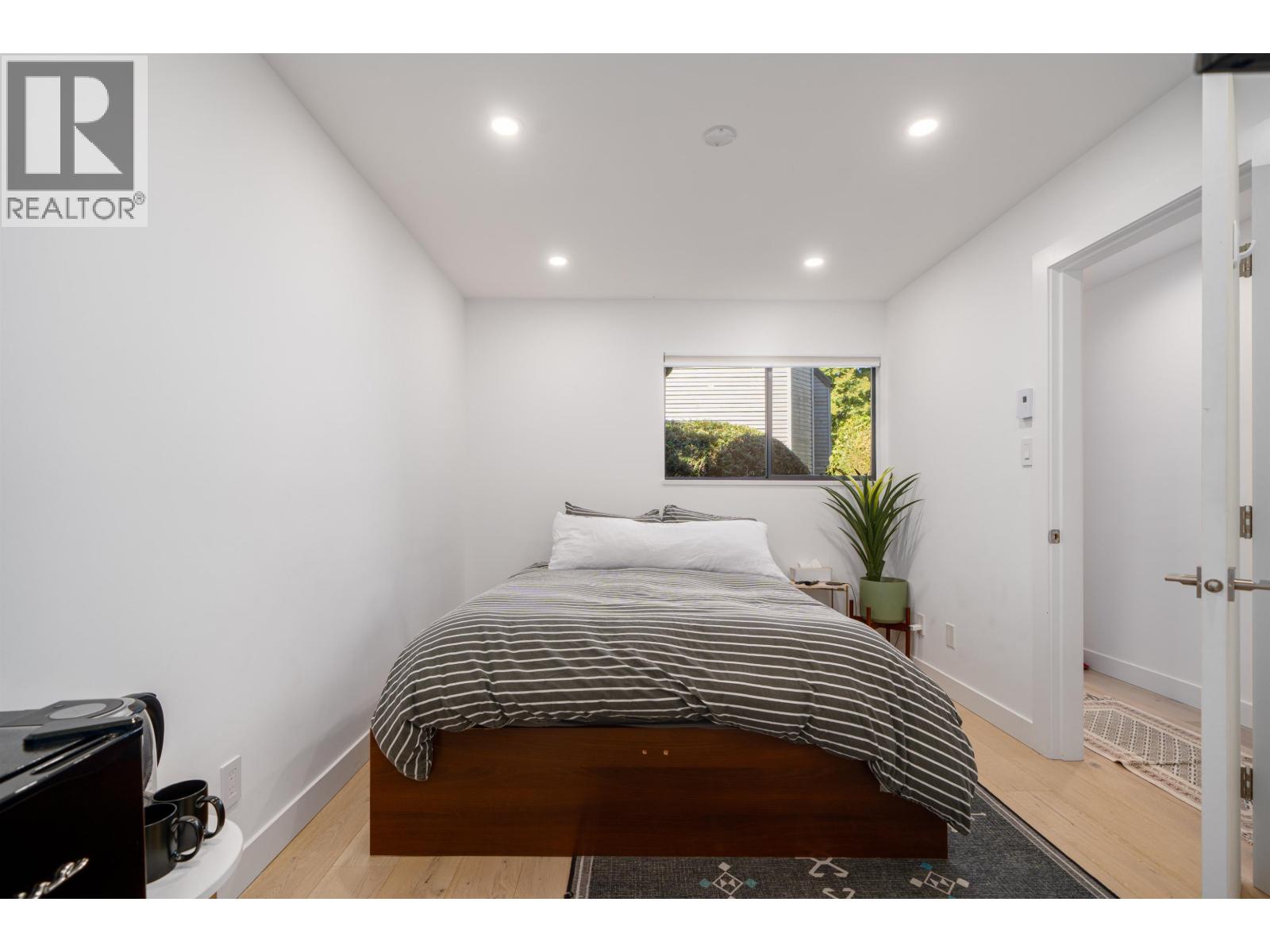 Photo 7 of 2018 Chesterfield Avenue, North Vancouver BC