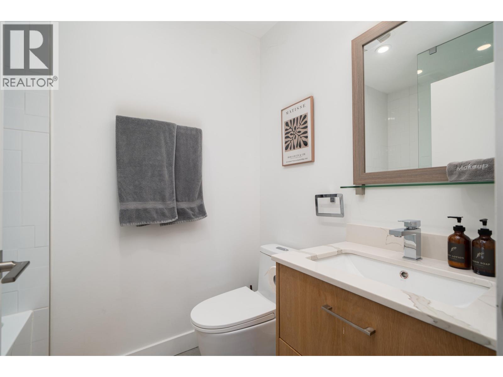 Photo 8 of 2018 Chesterfield Avenue, North Vancouver BC