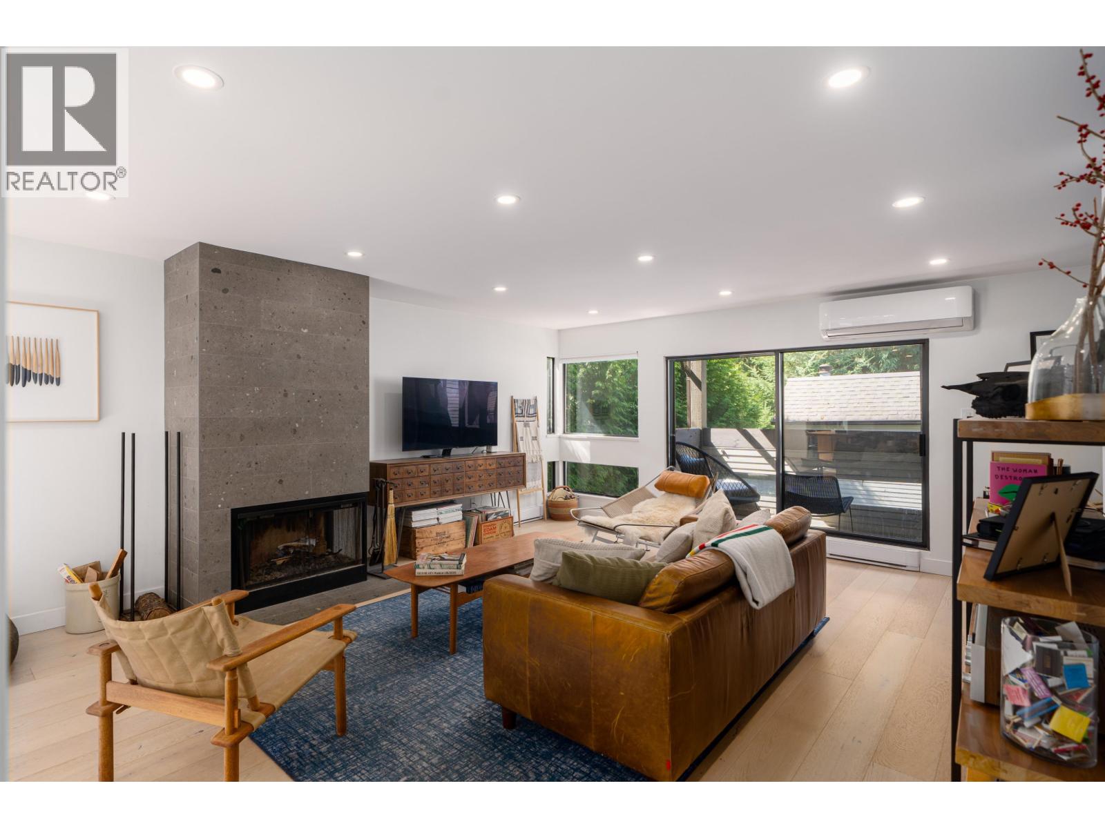 Photo 9 of 2018 Chesterfield Avenue, North Vancouver BC