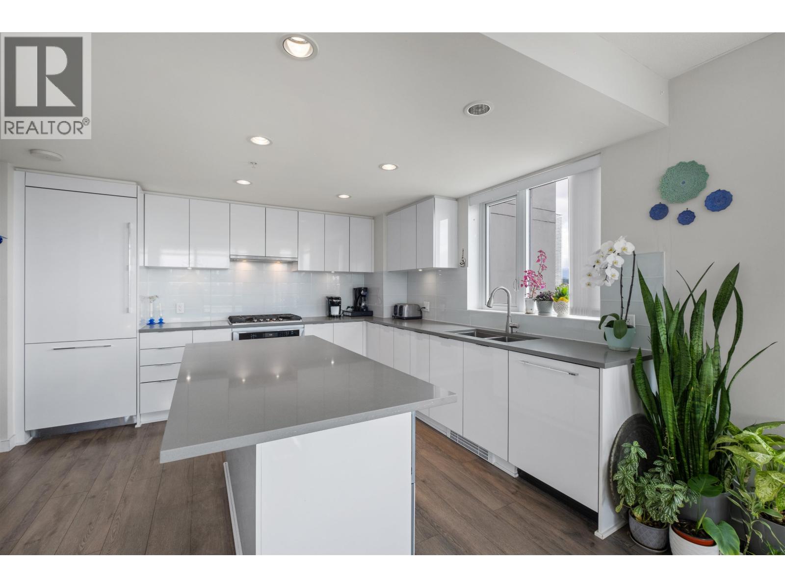 Photo 3 of 1701 2388 Madison Avenue, Burnaby BC