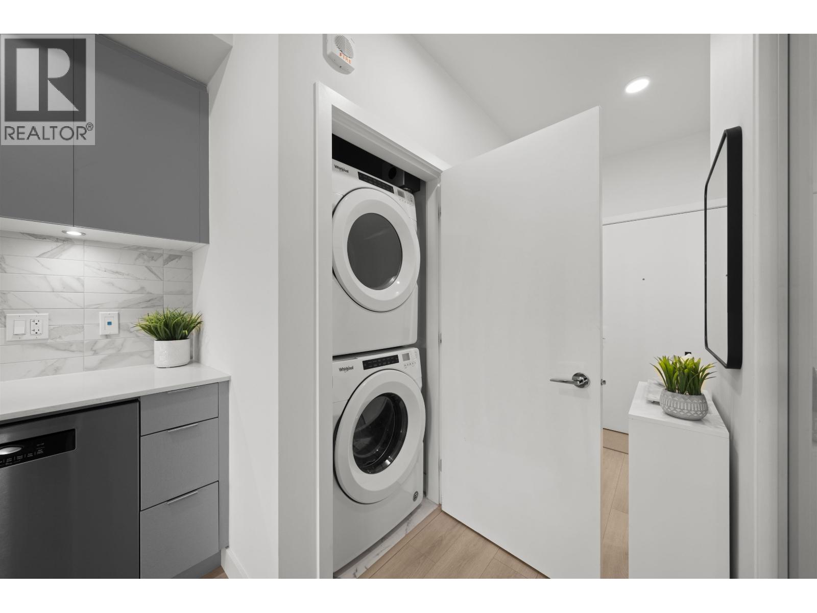 211 1792 STARLING DRIVE, Tsawwassen