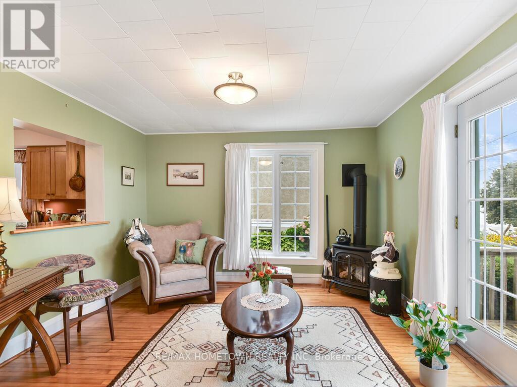 Photo 13 of 92 Water Street E, Brockville ON