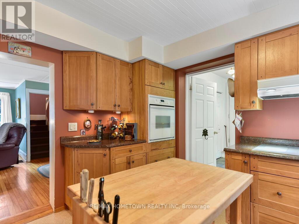 Photo 16 of 92 Water Street E, Brockville ON