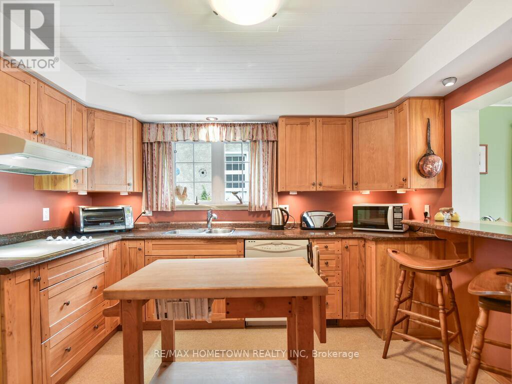 Photo 17 of 92 Water Street E, Brockville ON