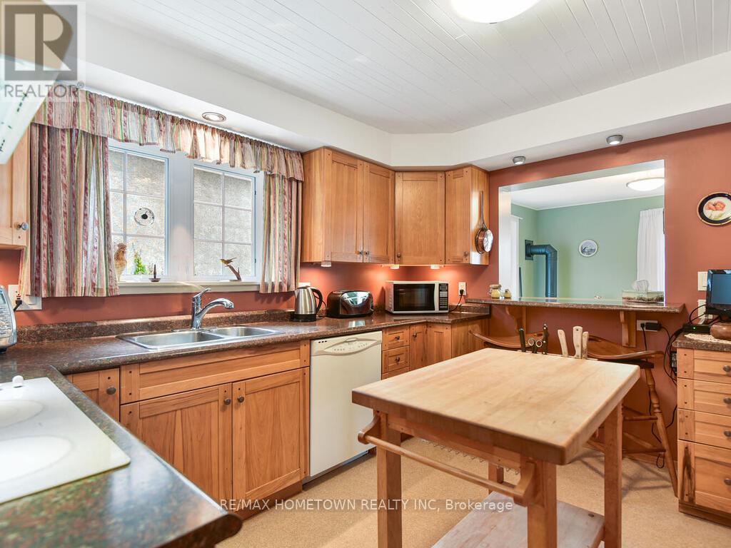 Photo 18 of 92 Water Street E, Brockville ON