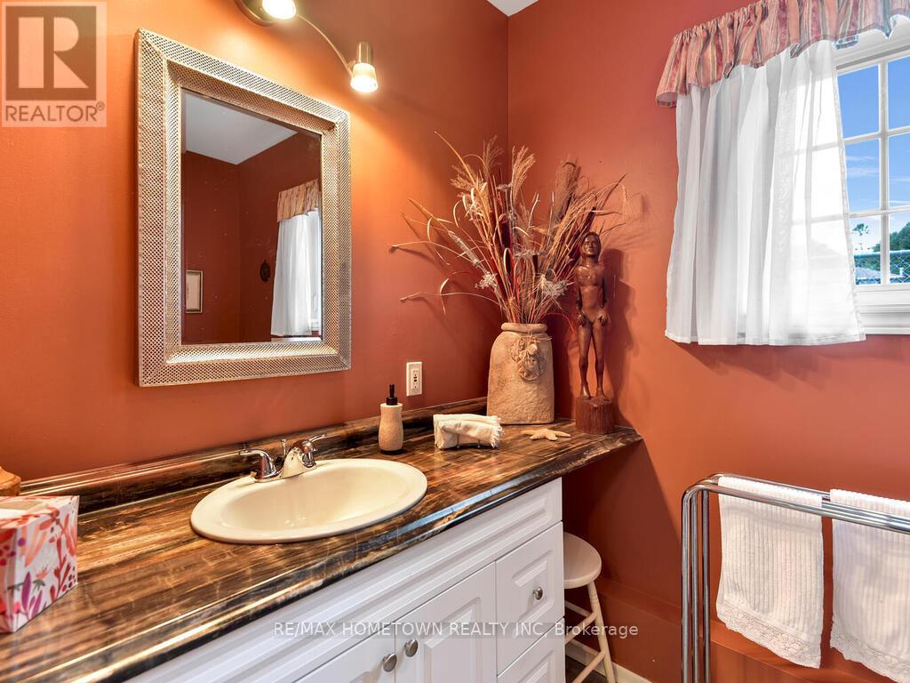 Photo 21 of 92 Water Street E, Brockville ON