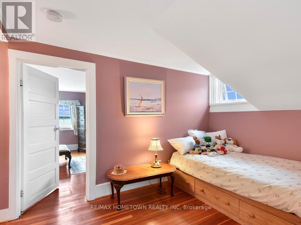 Photo 25 of 92 Water Street E, Brockville ON