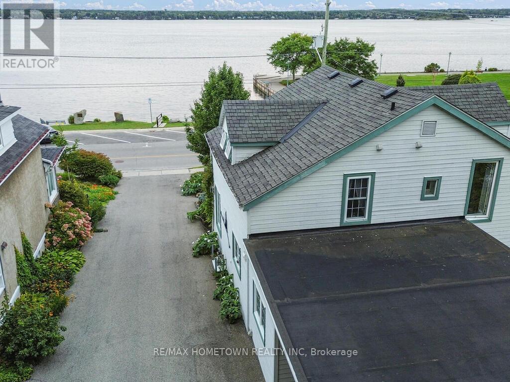Photo 32 of 92 Water Street E, Brockville ON