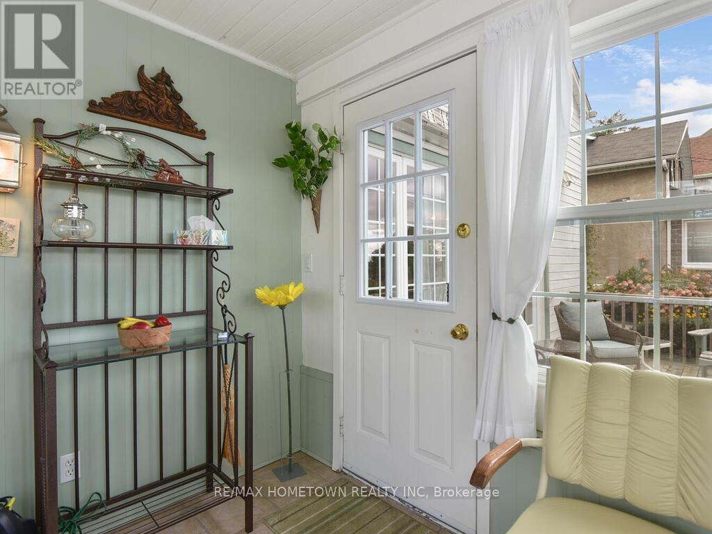 Photo 5 of 92 Water Street E, Brockville ON