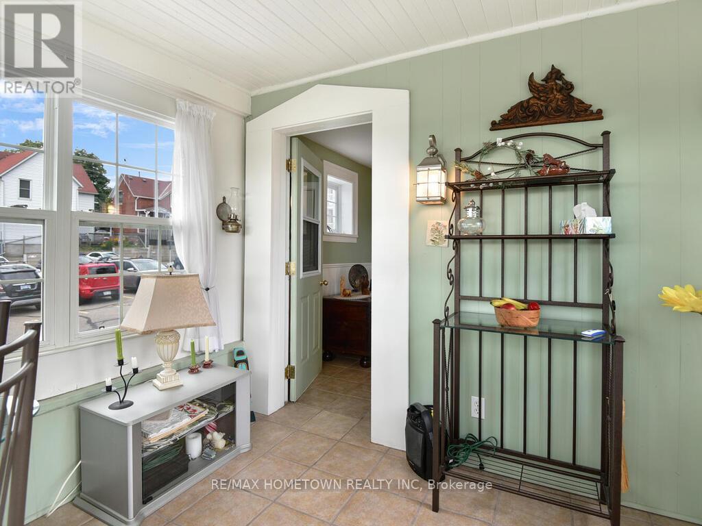 Photo 6 of 92 Water Street E, Brockville ON