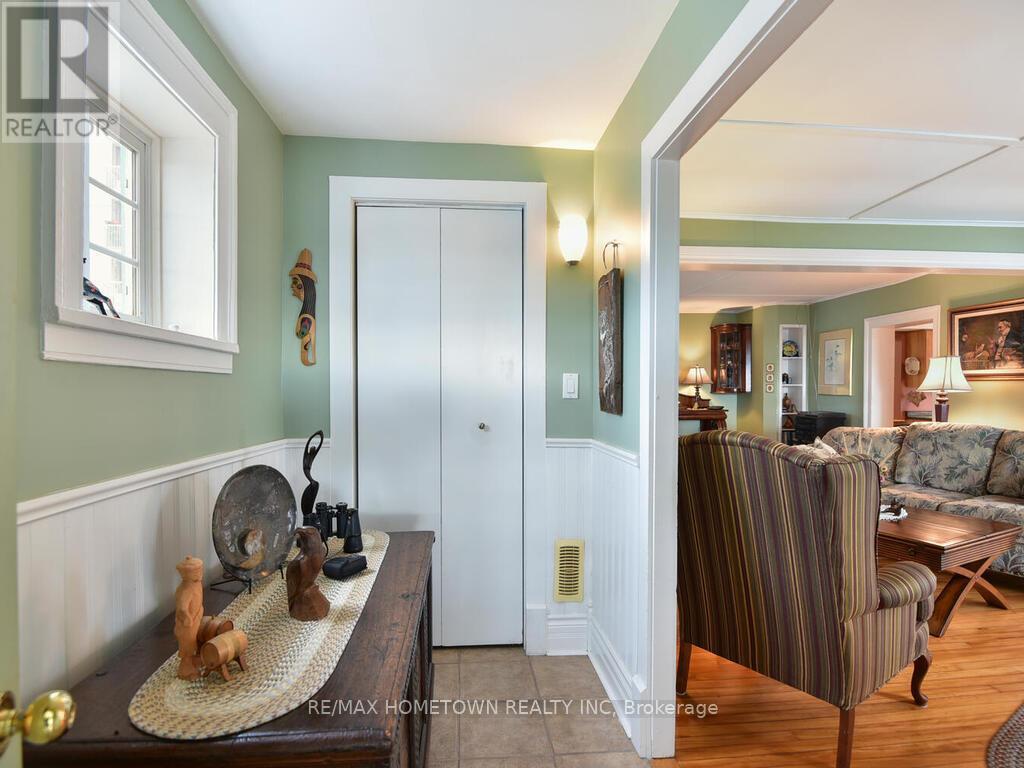 Photo 8 of 92 Water Street E, Brockville ON