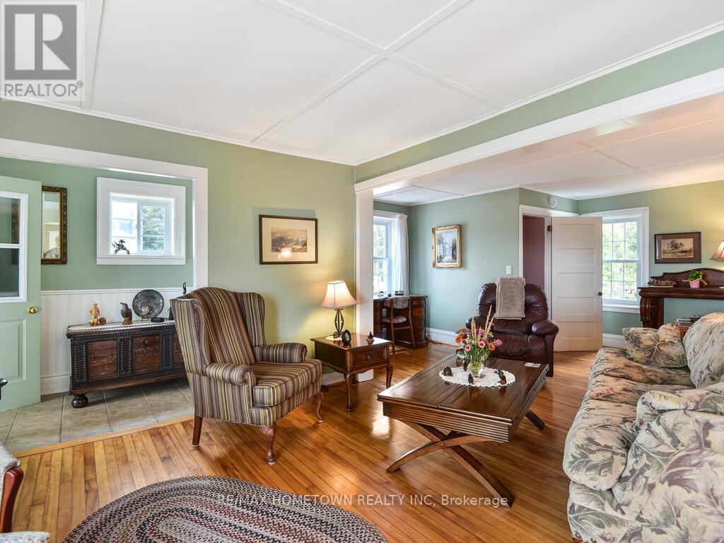 Photo 9 of 92 Water Street E, Brockville ON