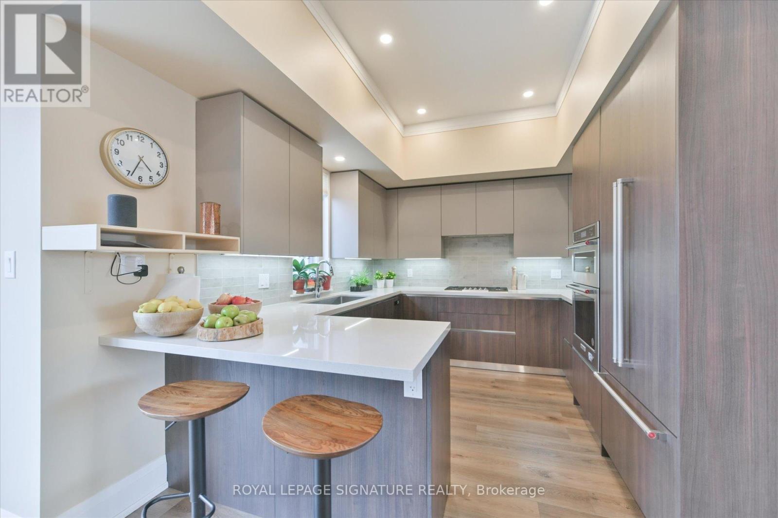 Photo 12 of 115 High Street W, Mississauga ON