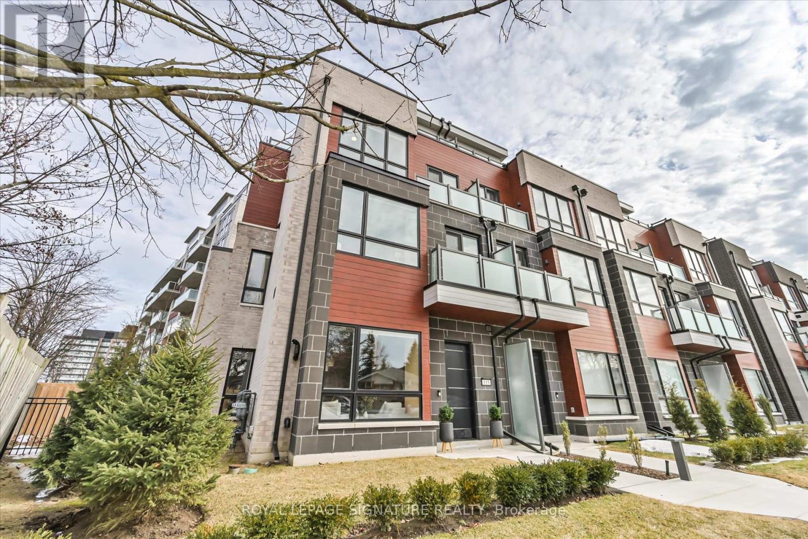 Photo 2 of 115 High Street W, Mississauga ON
