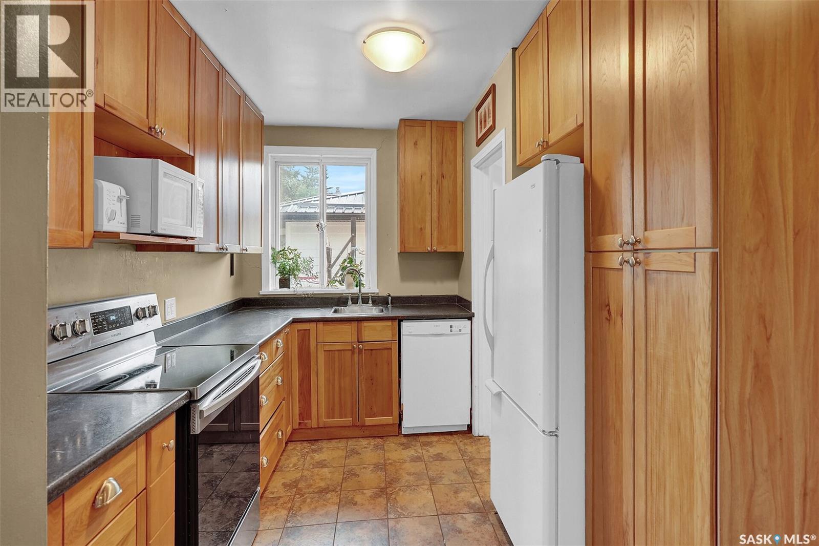 Photo 10 of 2919 Athol Street, Regina SK
