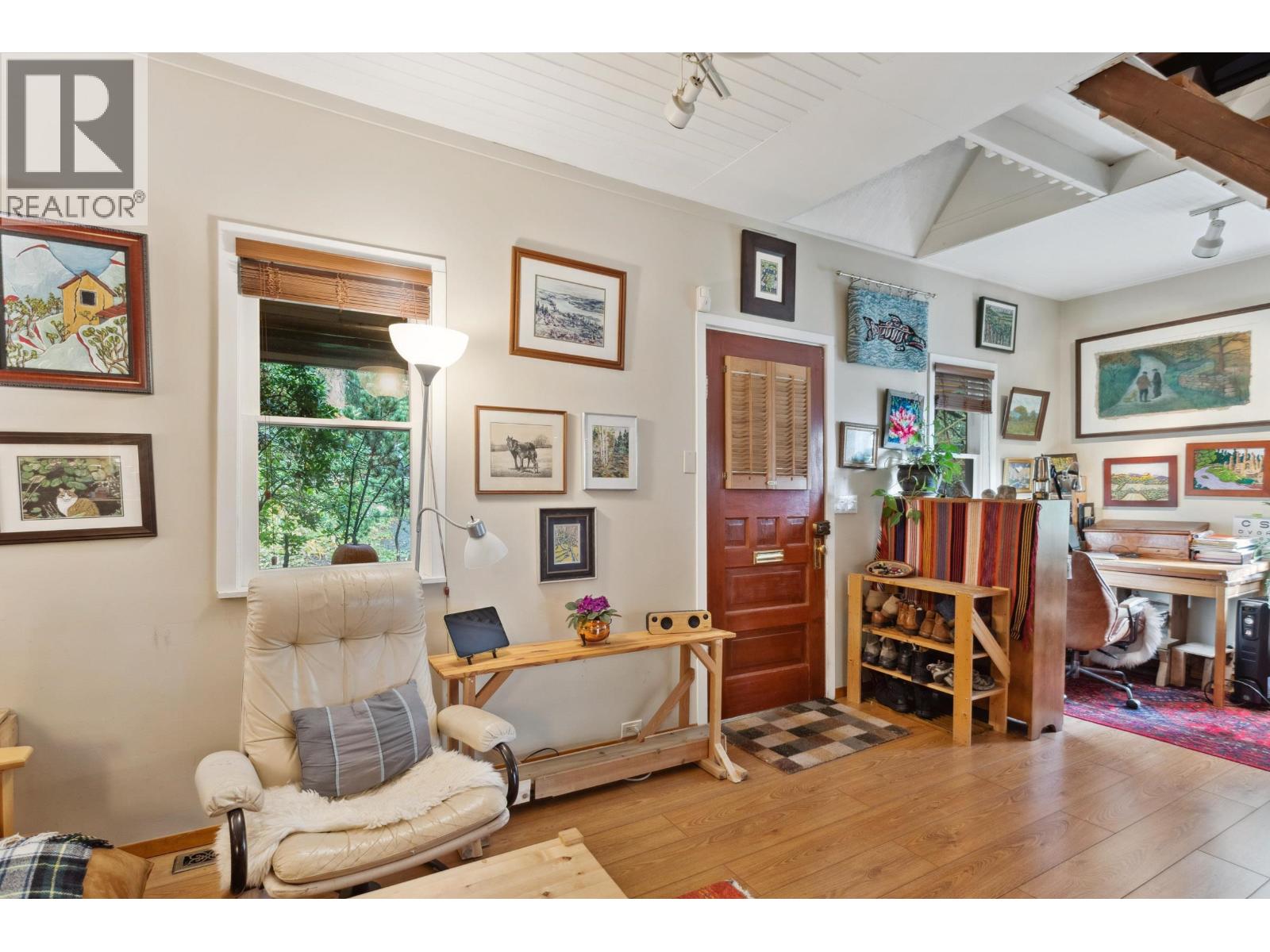Photo 3 of 713 E St James Road, North Vancouver BC