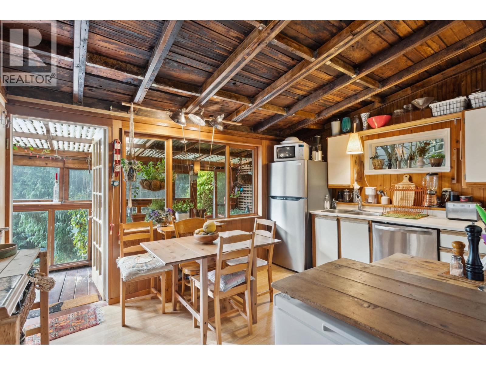 Photo 4 of 713 E St James Road, North Vancouver BC