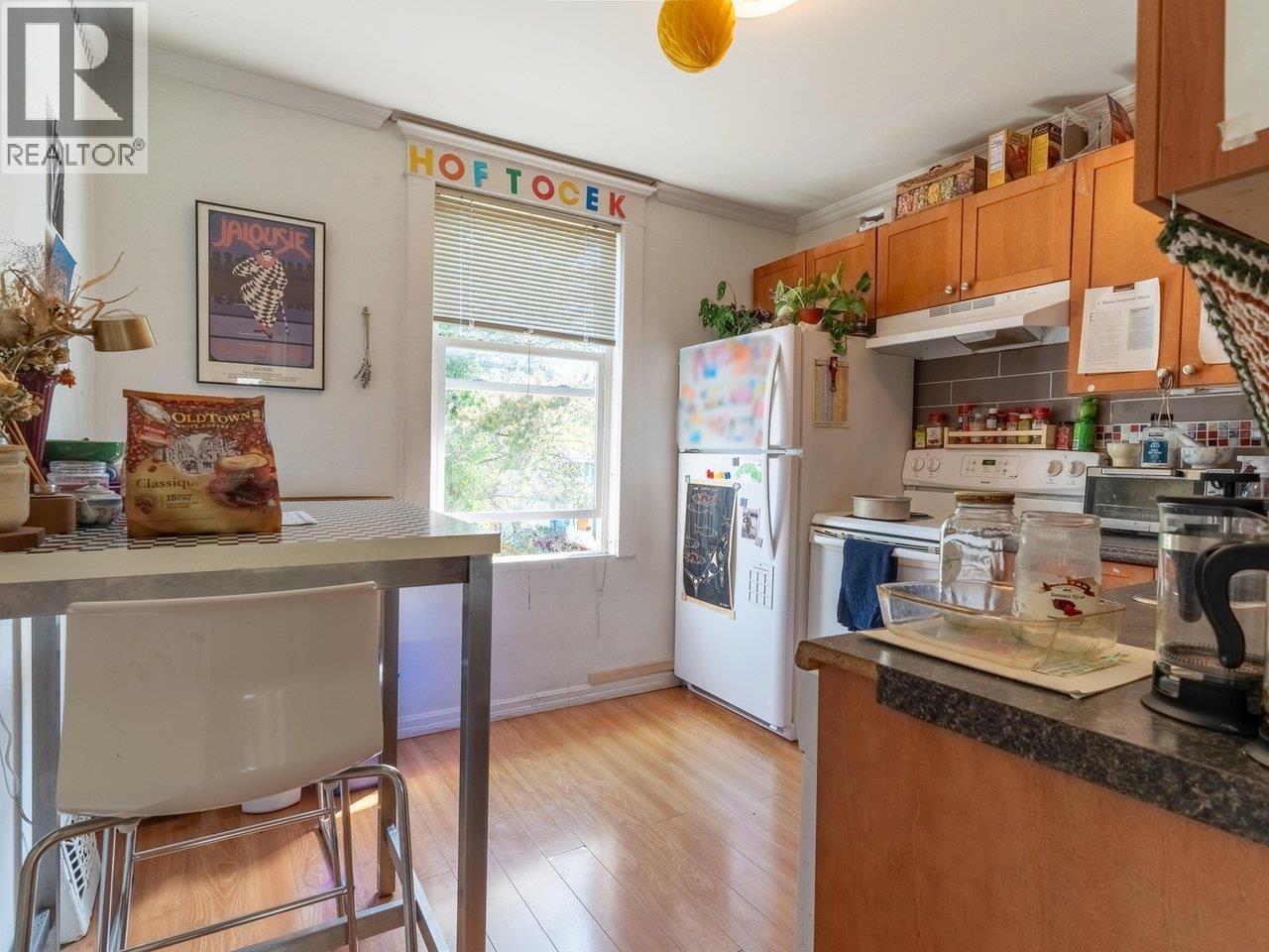 Photo 3 of 3347 W 8th Avenue, Vancouver BC