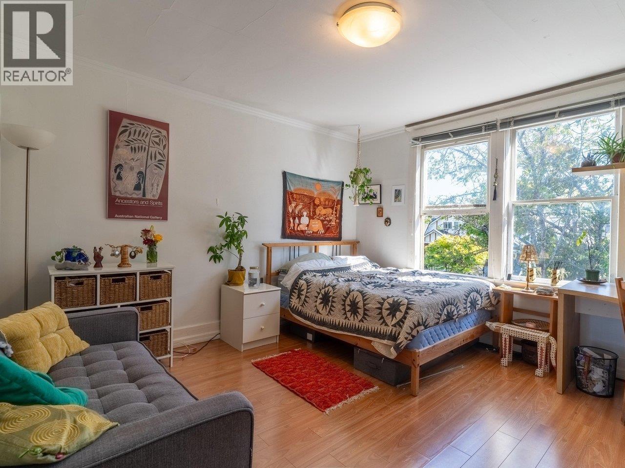 Photo 5 of 3347 W 8th Avenue, Vancouver BC