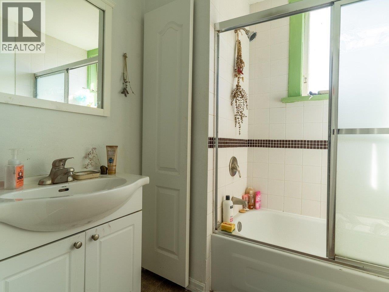 Photo 8 of 3347 W 8th Avenue, Vancouver BC