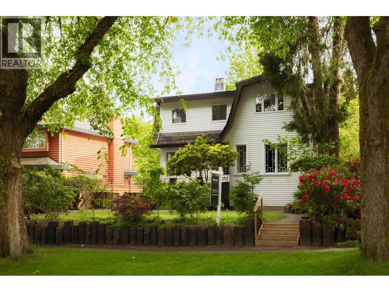 Photo 3 of 4138 W 13 Th Avenue, Vancouver BC