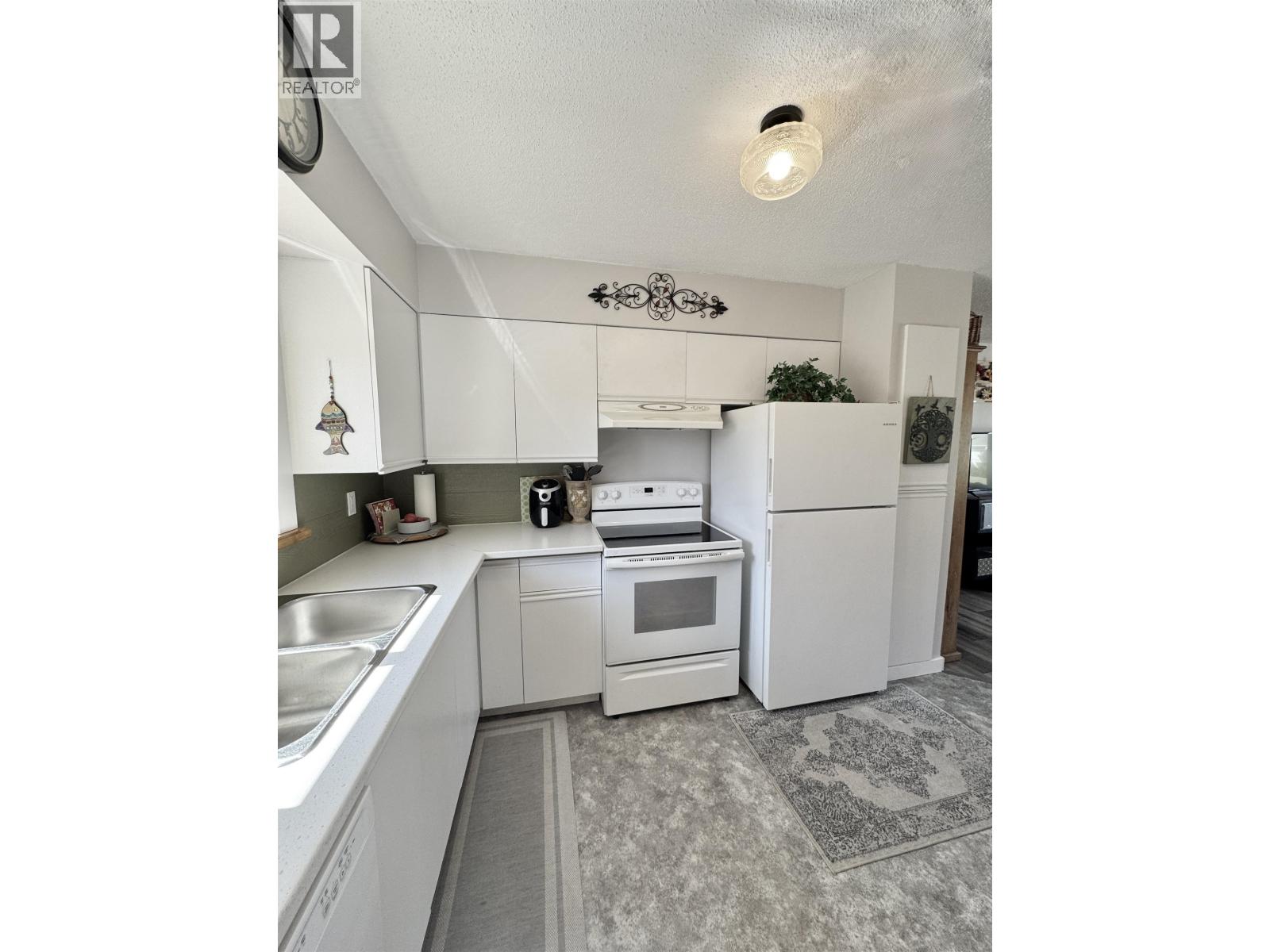 Photo 8 of 8219 98 Avenue, Fort St John BC