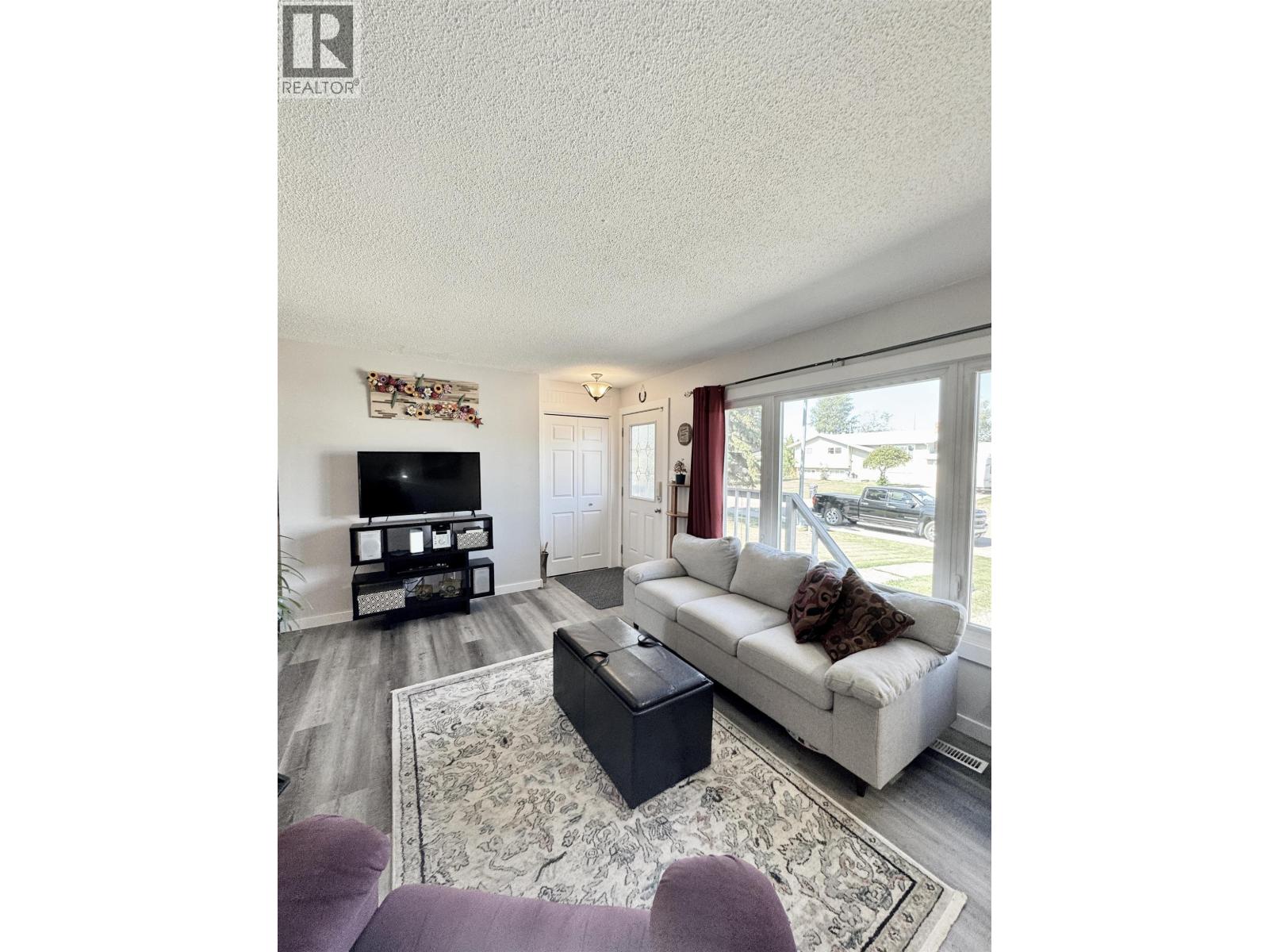 Photo 6 of 8219 98 Avenue, Fort St John BC