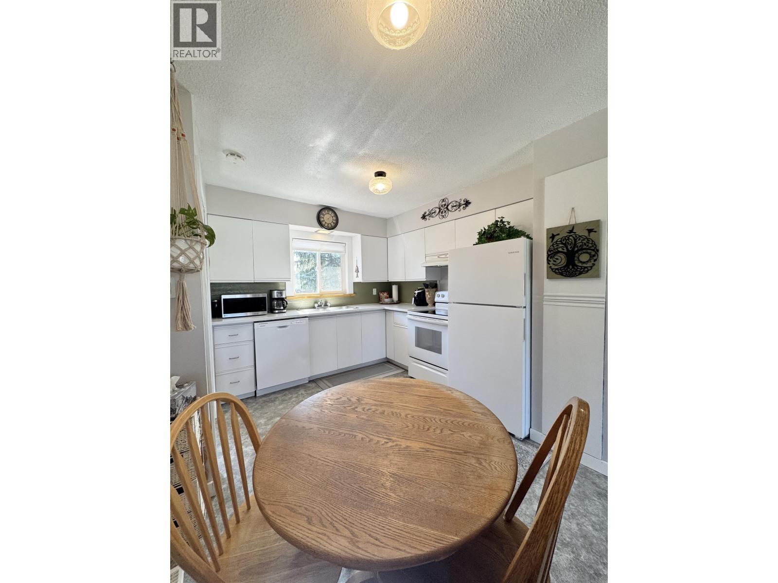 Photo 7 of 8219 98 Avenue, Fort St John BC
