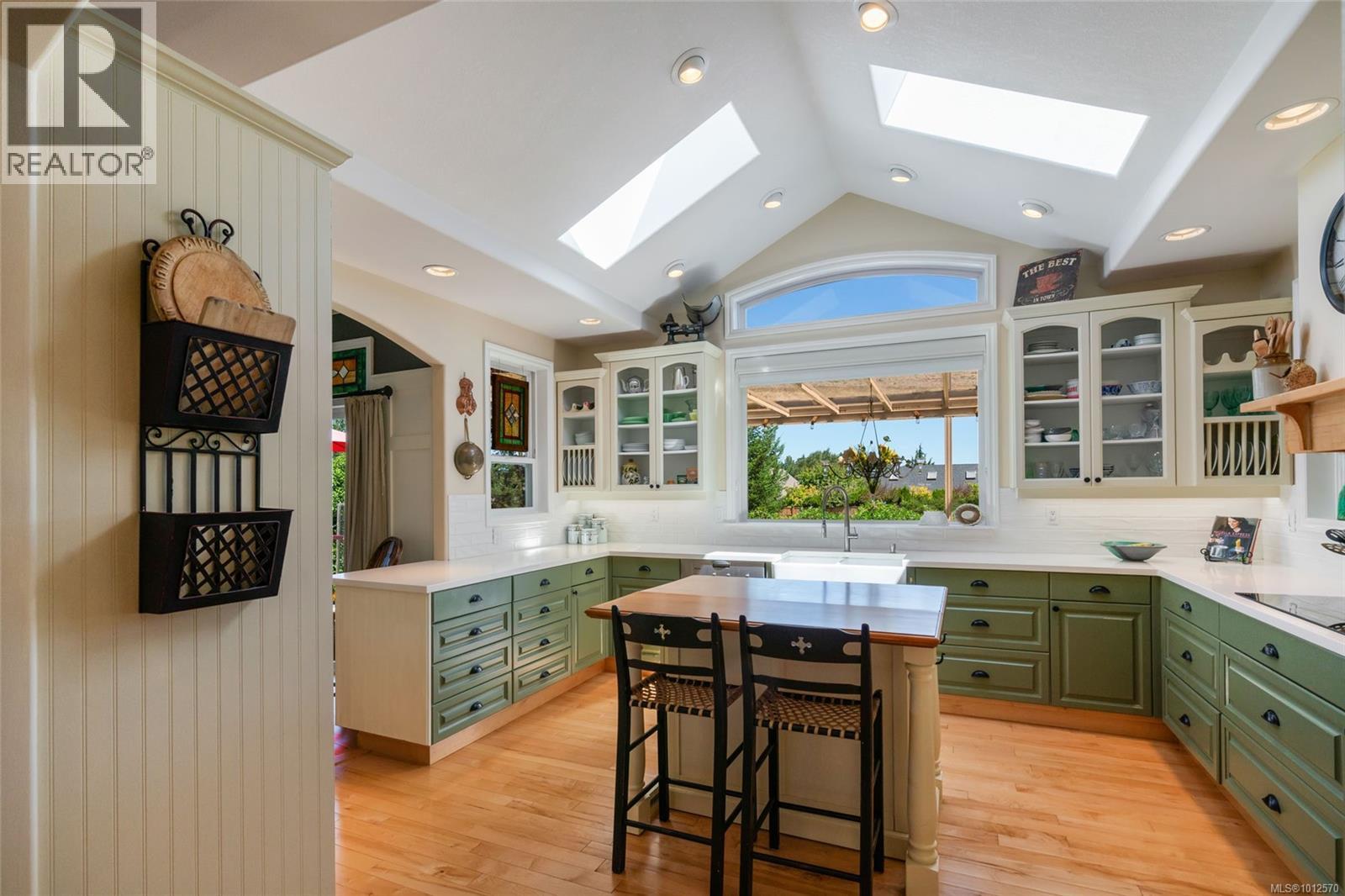 Photo 4 of 500 Muirfield Close, Qualicum Beach BC