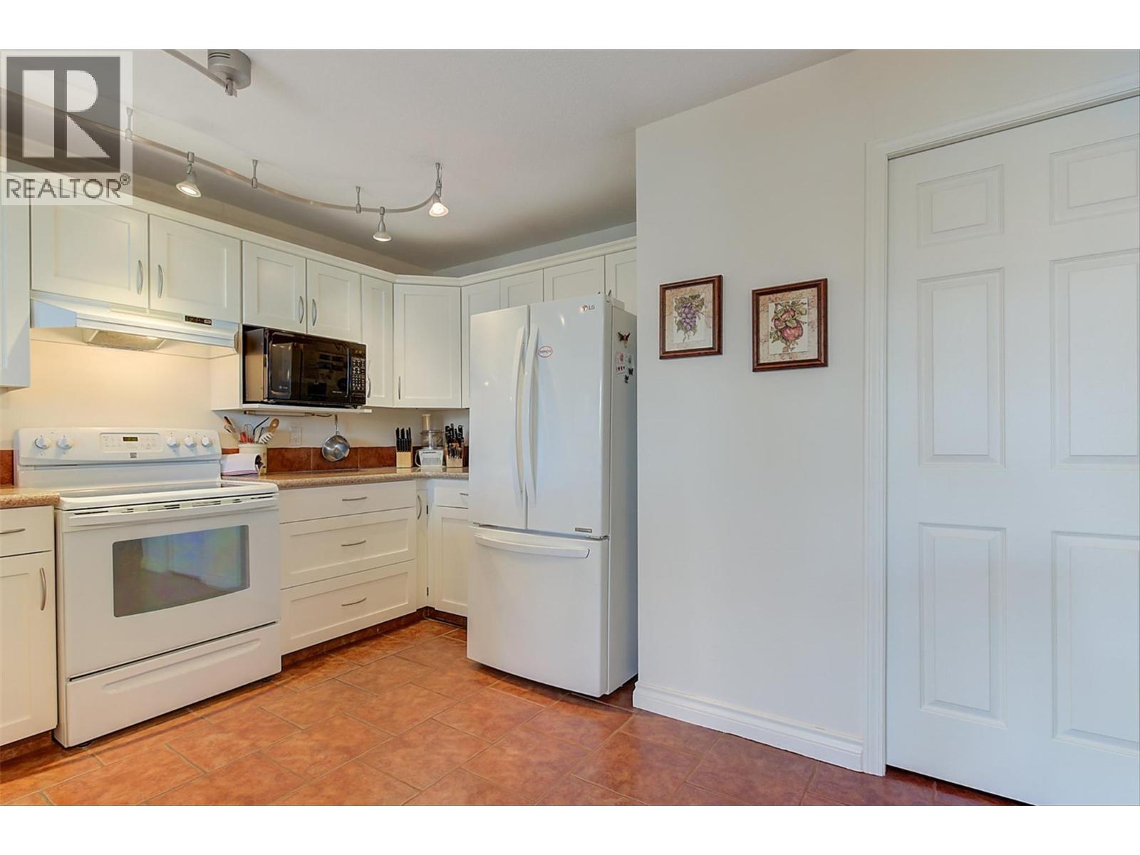 103 4470 Ponderosa Drive, Peachland