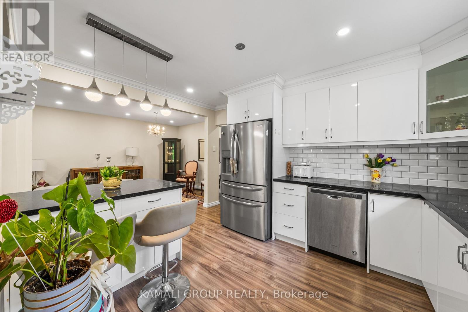Photo 14 of 16 Elise Terrace, Toronto ON