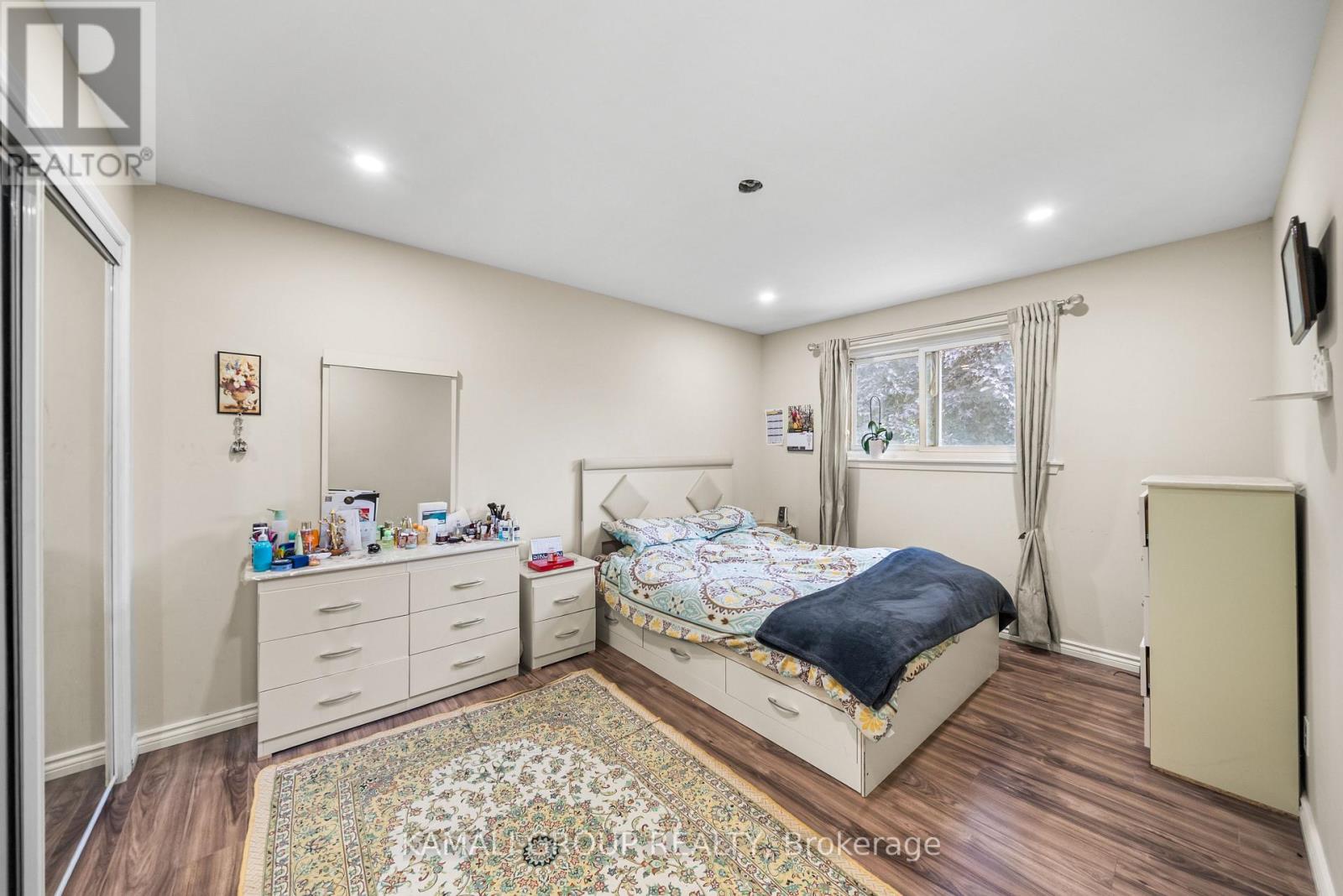 Photo 17 of 16 Elise Terrace, Toronto ON
