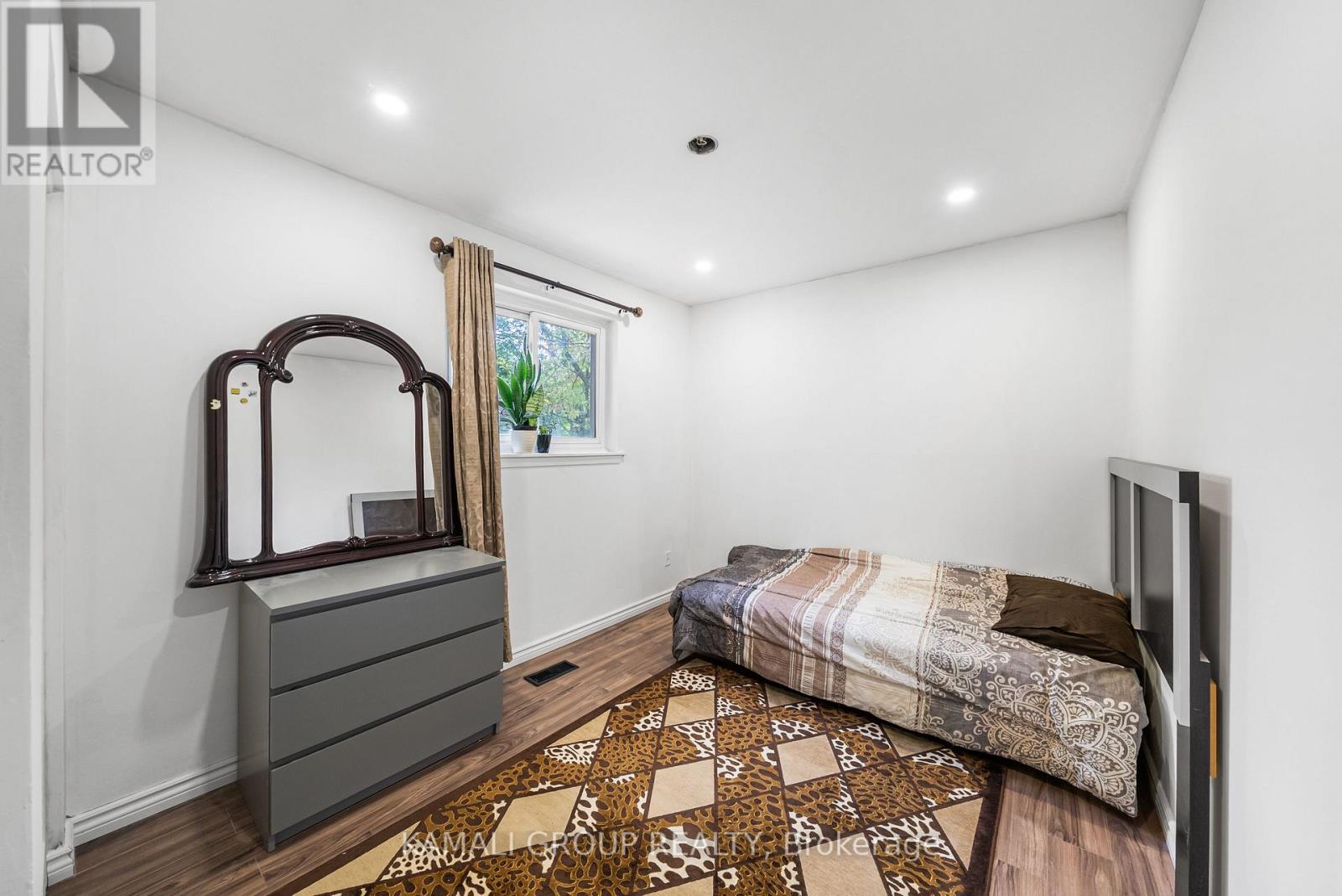 Photo 18 of 16 Elise Terrace, Toronto ON