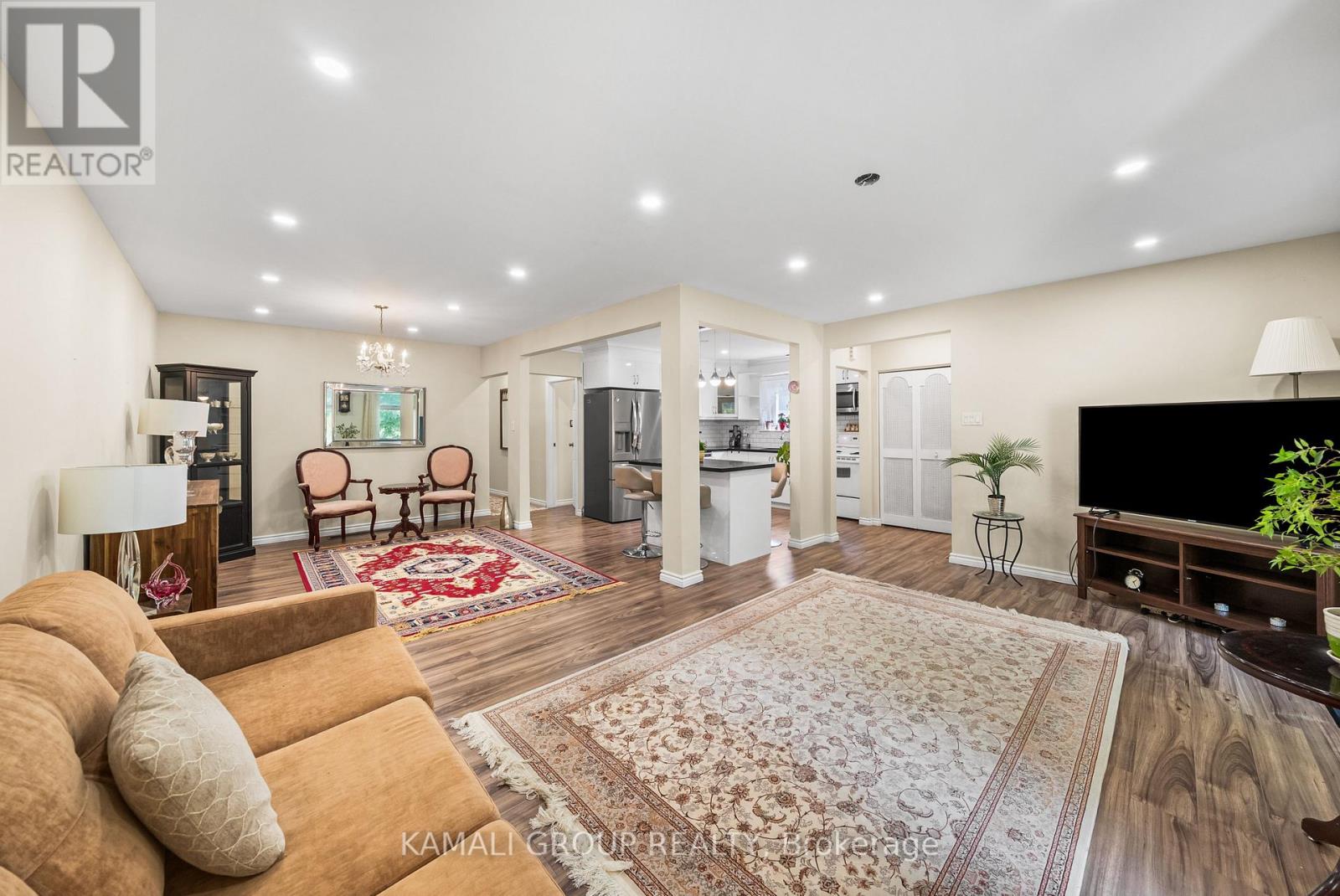 Photo 3 of 16 Elise Terrace, Toronto ON
