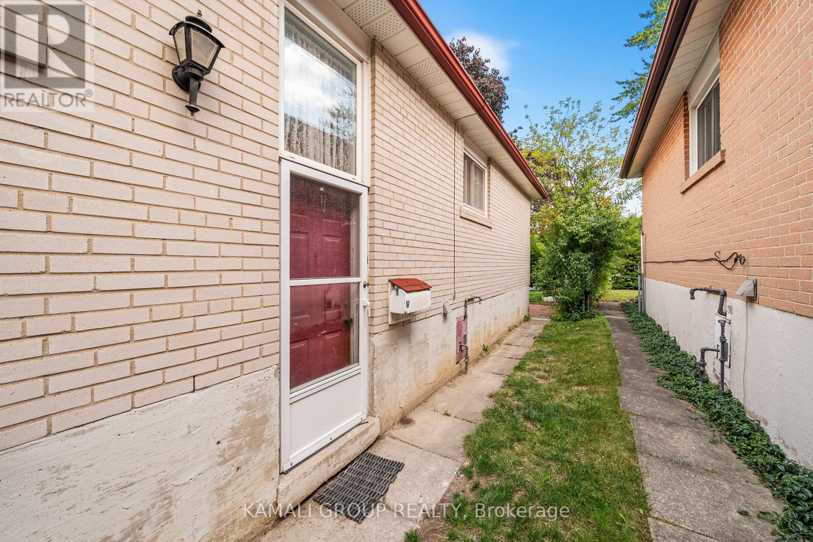 Photo 31 of 16 Elise Terrace, Toronto ON