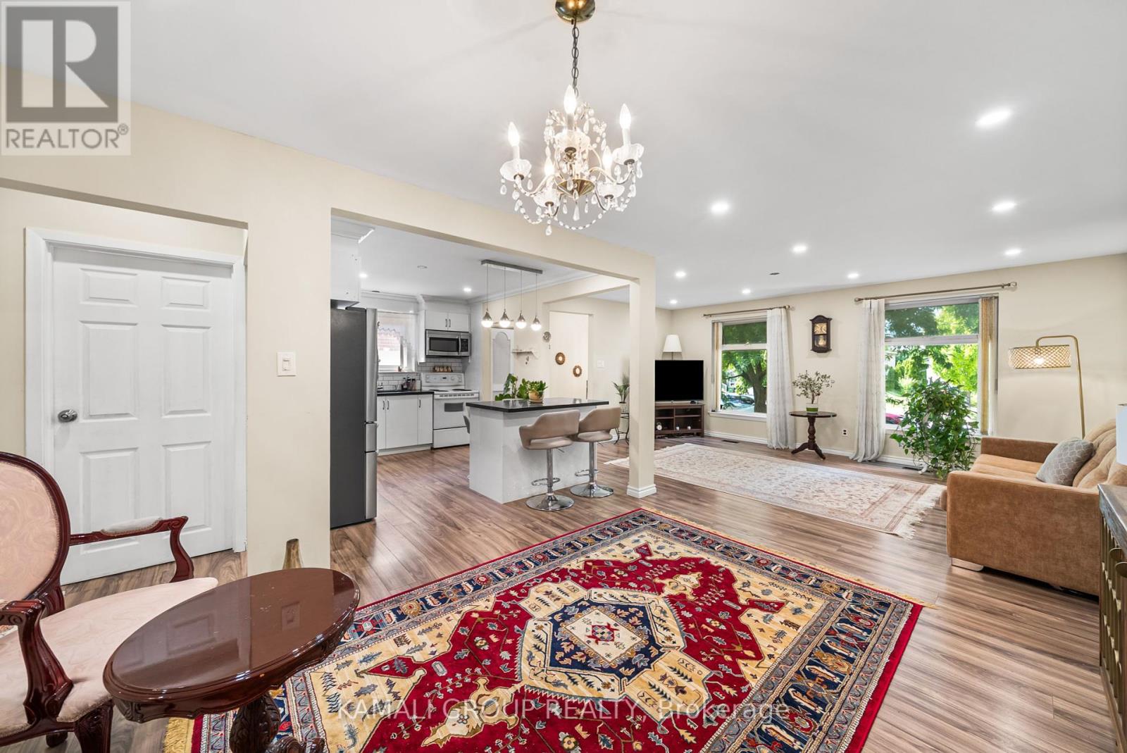 Photo 4 of 16 Elise Terrace, Toronto ON